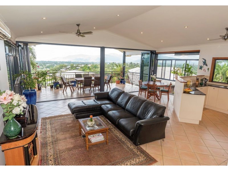 8 Konowna Close City View, Mooroobool QLD 4870