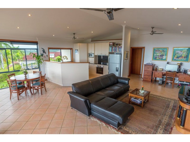 8 Konowna Close City View, Mooroobool QLD 4870