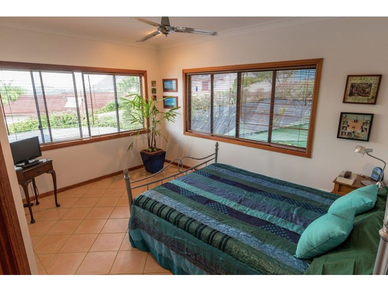 8 Konowna Close City View, Mooroobool QLD 4870