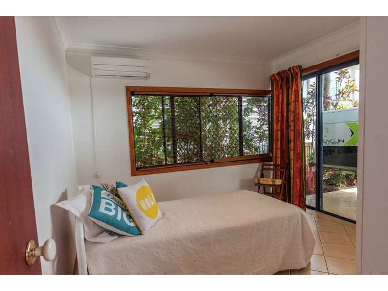 8 Konowna Close City View, Mooroobool QLD 4870
