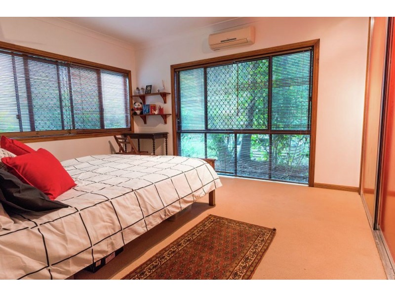 8 Konowna Close City View, Mooroobool QLD 4870