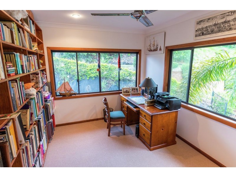 8 Konowna Close City View, Mooroobool QLD 4870