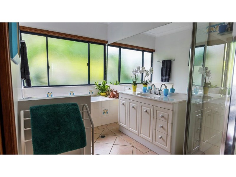8 Konowna Close City View, Mooroobool QLD 4870