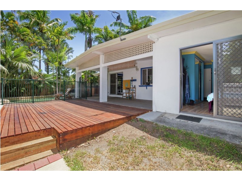 24 Maple Street, Holloways Beach QLD 4878