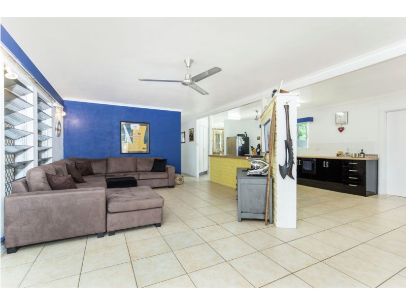 24 Maple Street, Holloways Beach QLD 4878