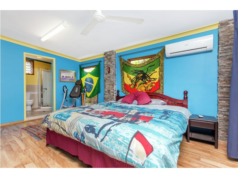 24 Maple Street, Holloways Beach QLD 4878