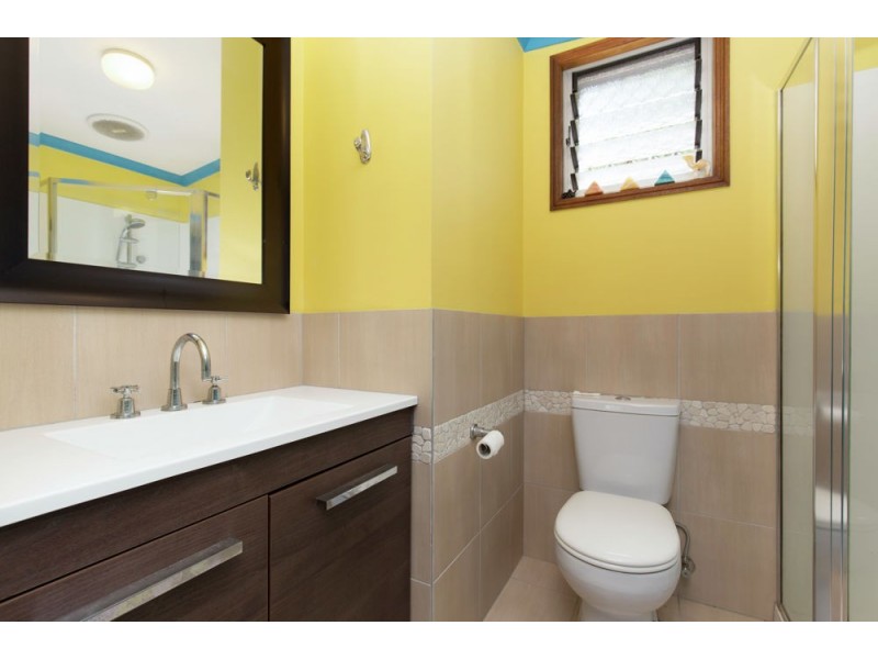 24 Maple Street, Holloways Beach QLD 4878