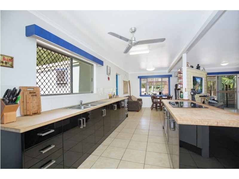 24 Maple Street, Holloways Beach QLD 4878
