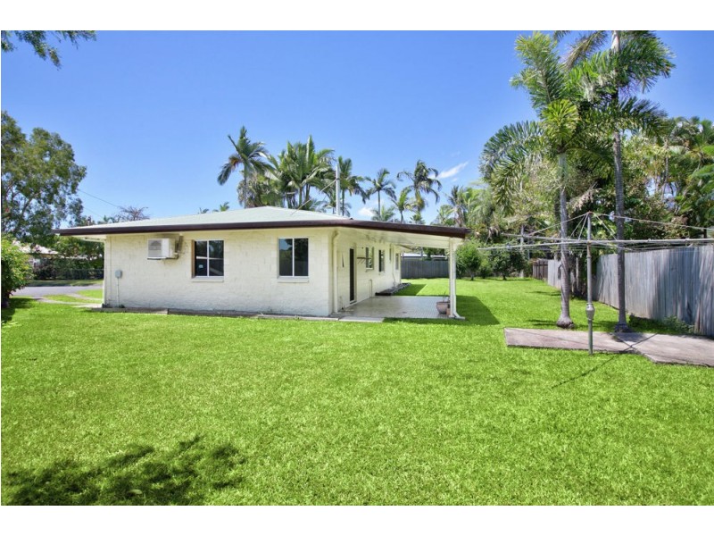 9 Silkwood Close, Manoora QLD 4870