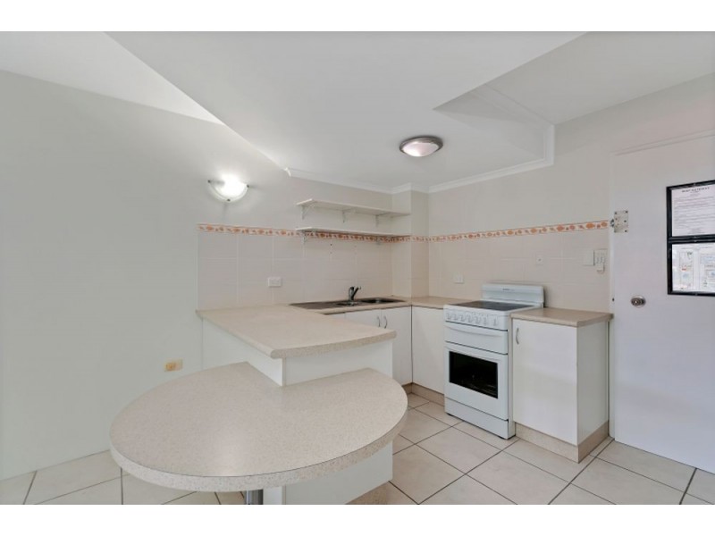 7/239 Lake Street, Cairns North QLD 4870