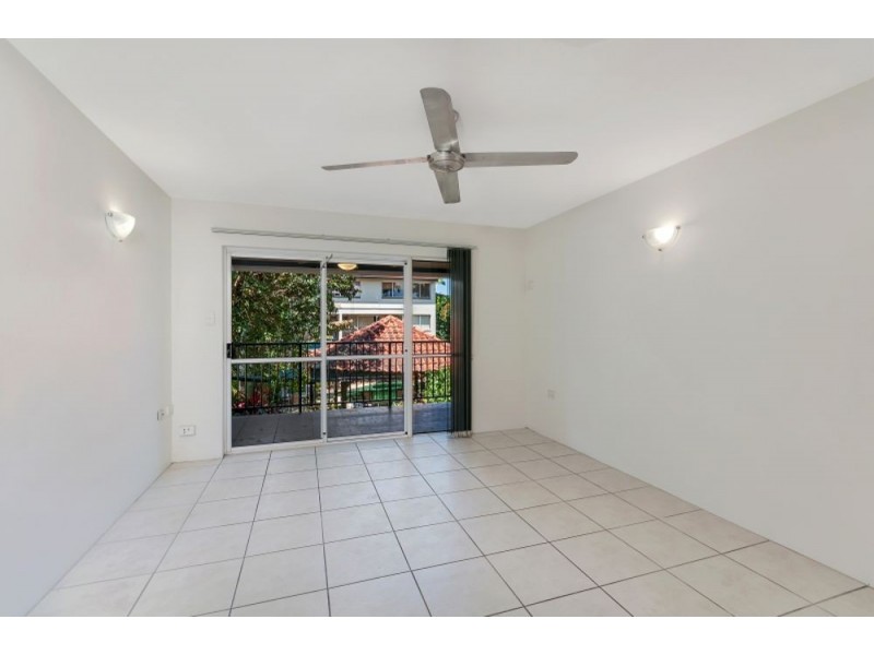 7/239 Lake Street, Cairns North QLD 4870