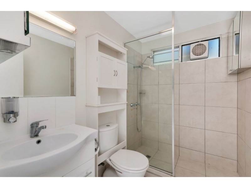 7/239 Lake Street, Cairns North QLD 4870