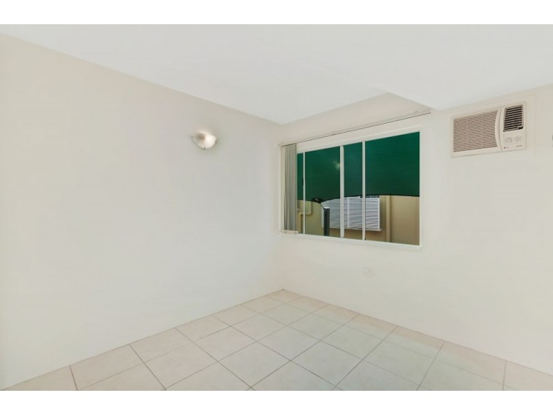 7/239 Lake Street, Cairns North QLD 4870