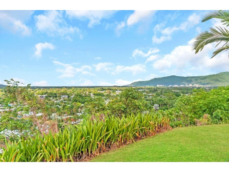 72 Koppen Terrace, Mooroobool QLD 4870