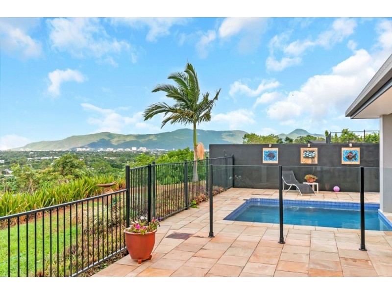 72 Koppen Terrace, Mooroobool QLD 4870