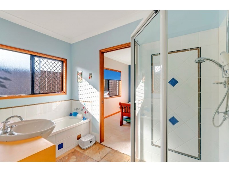 72 Koppen Terrace, Mooroobool QLD 4870