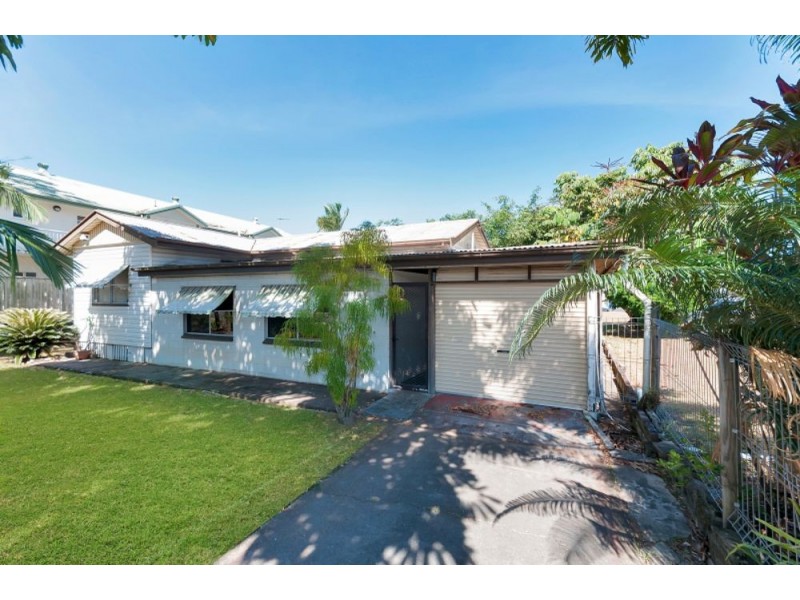 17 Toogood Road, Woree QLD 4868