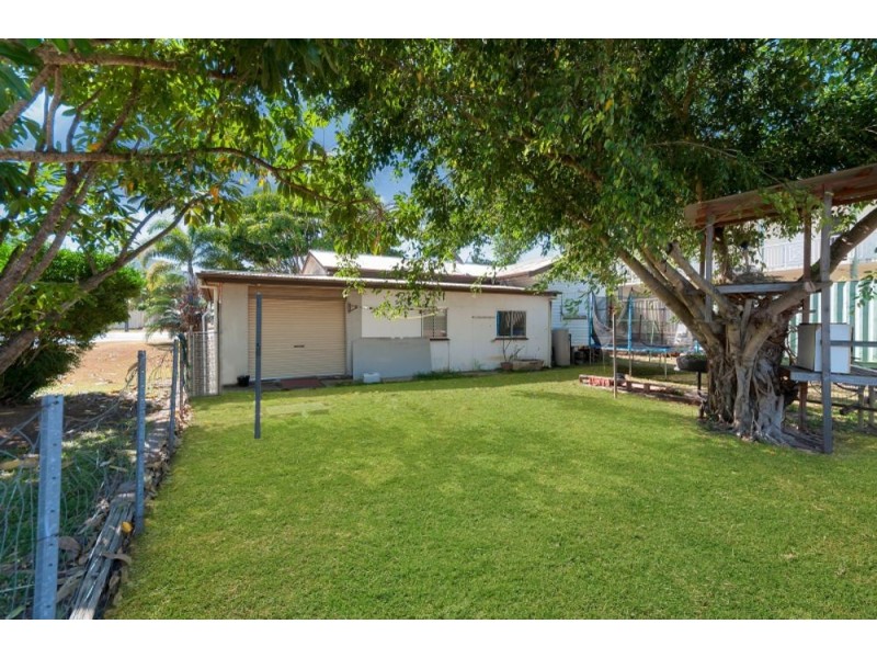 17 Toogood Road, Woree QLD 4868