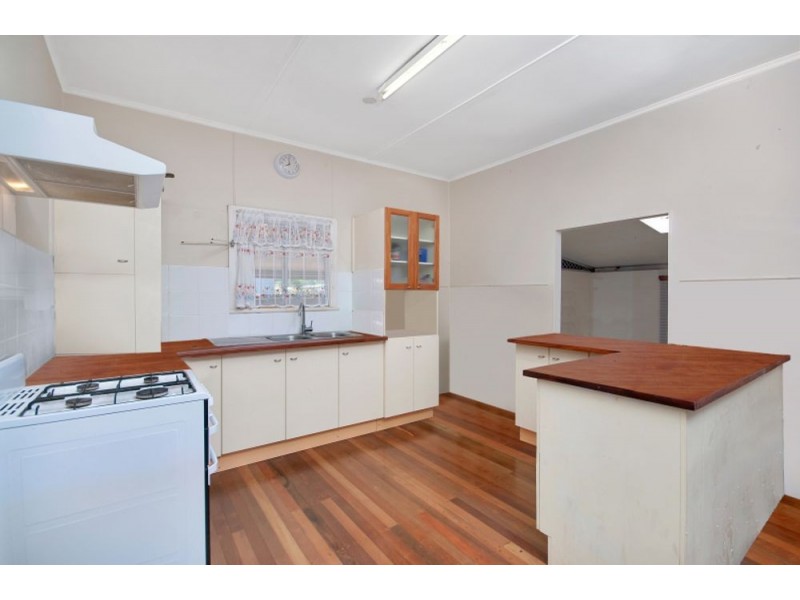 17 Toogood Road, Woree QLD 4868