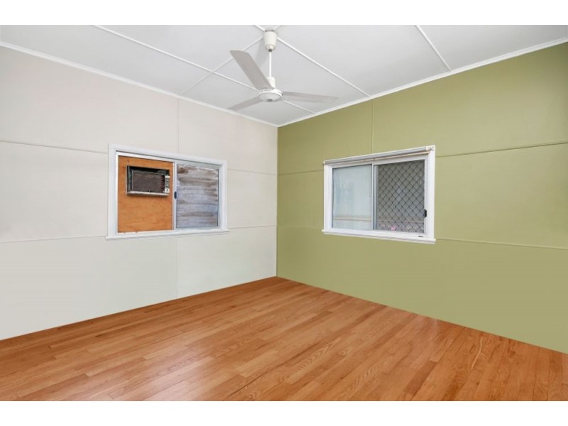 17 Toogood Road, Woree QLD 4868