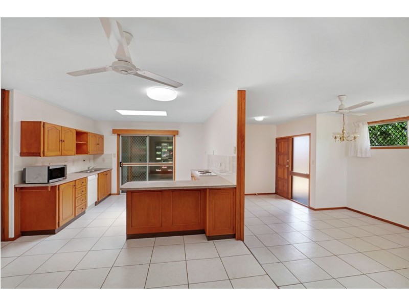 6 Card Avenue, Manunda QLD 4870