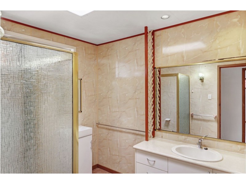 6 Card Avenue, Manunda QLD 4870