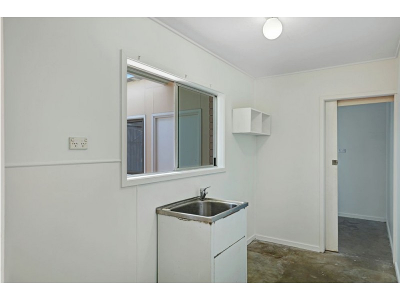 6 Card Avenue, Manunda QLD 4870