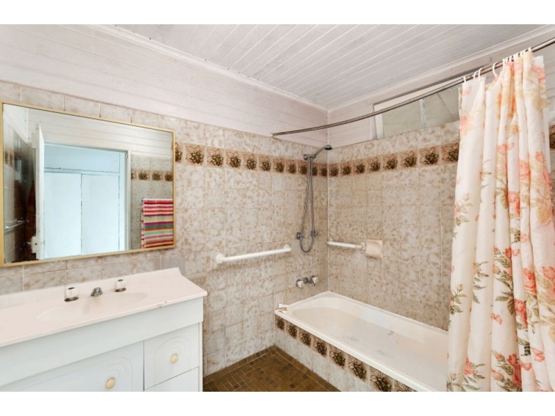 3 Little Street, Manunda QLD 4870