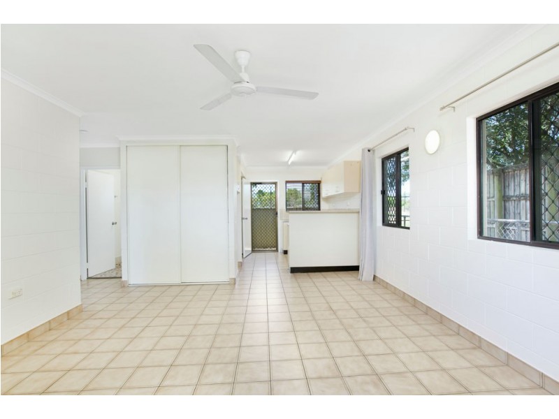 3/1-9 Joan Street, Bungalow QLD 4870