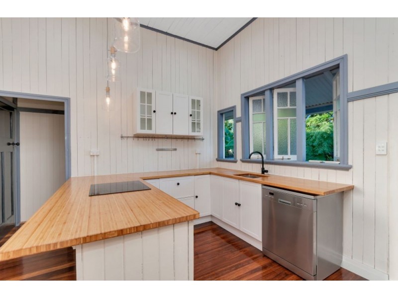 22 Rose Street, Westcourt QLD 4870