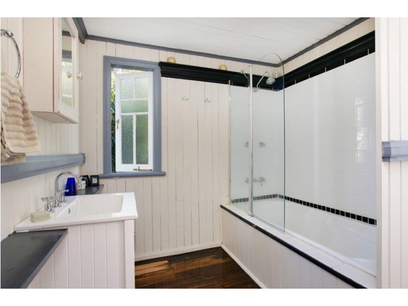 22 Rose Street, Westcourt QLD 4870