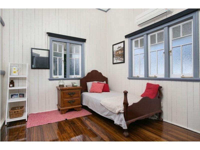 22 Rose Street, Westcourt QLD 4870