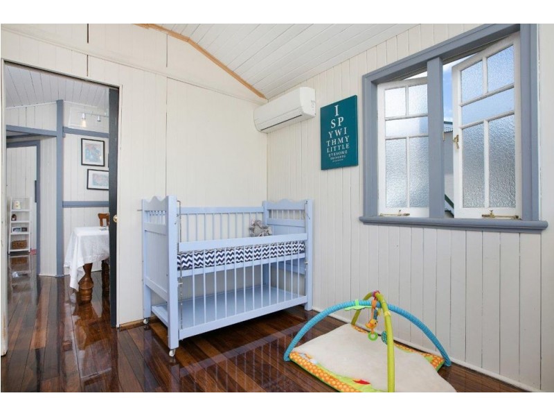 22 Rose Street, Westcourt QLD 4870