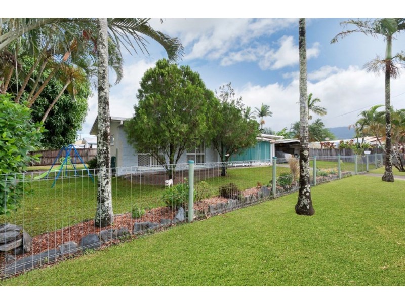 7 Swallow Street, Mooroobool QLD 4870
