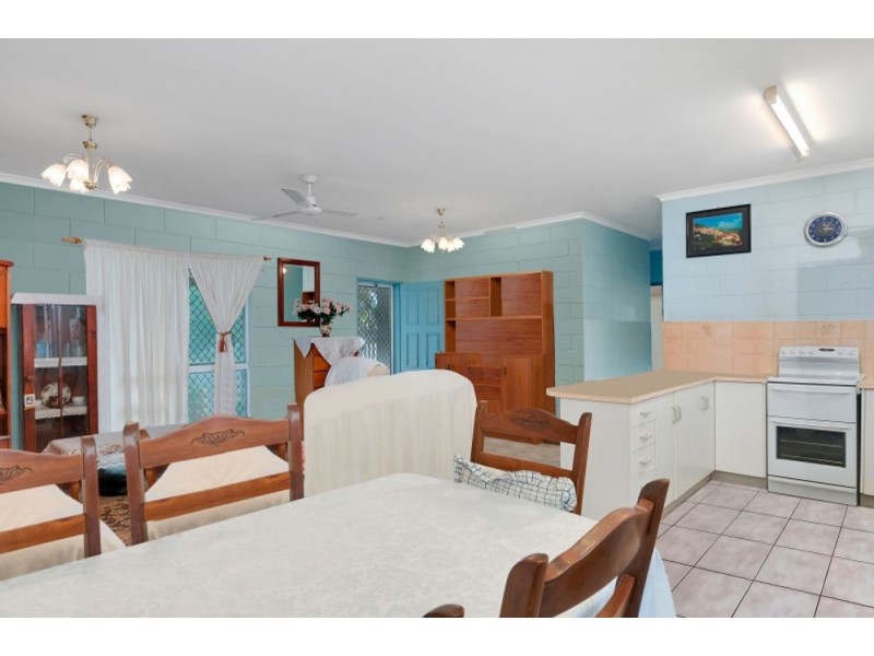 7 Swallow Street, Mooroobool QLD 4870