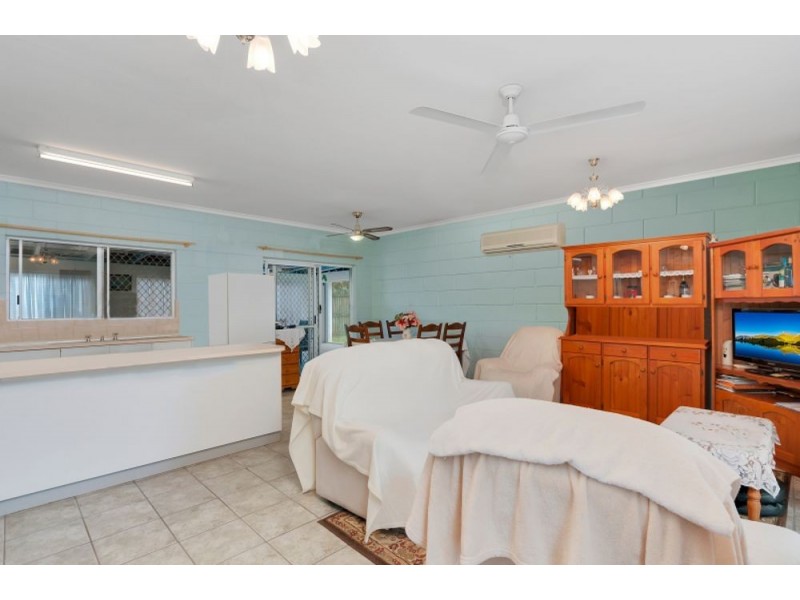 7 Swallow Street, Mooroobool QLD 4870