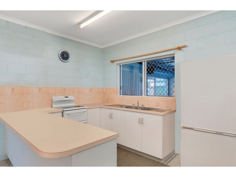 7 Swallow Street, Mooroobool QLD 4870
