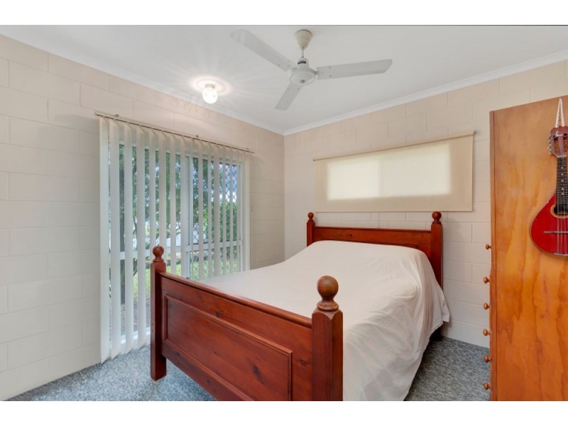 7 Swallow Street, Mooroobool QLD 4870
