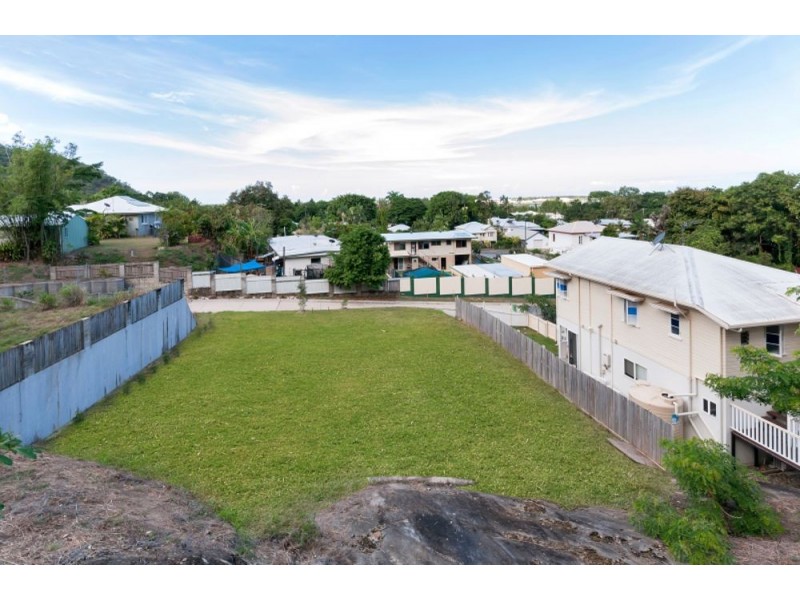6 Hillside Close, Aeroglen QLD 4870