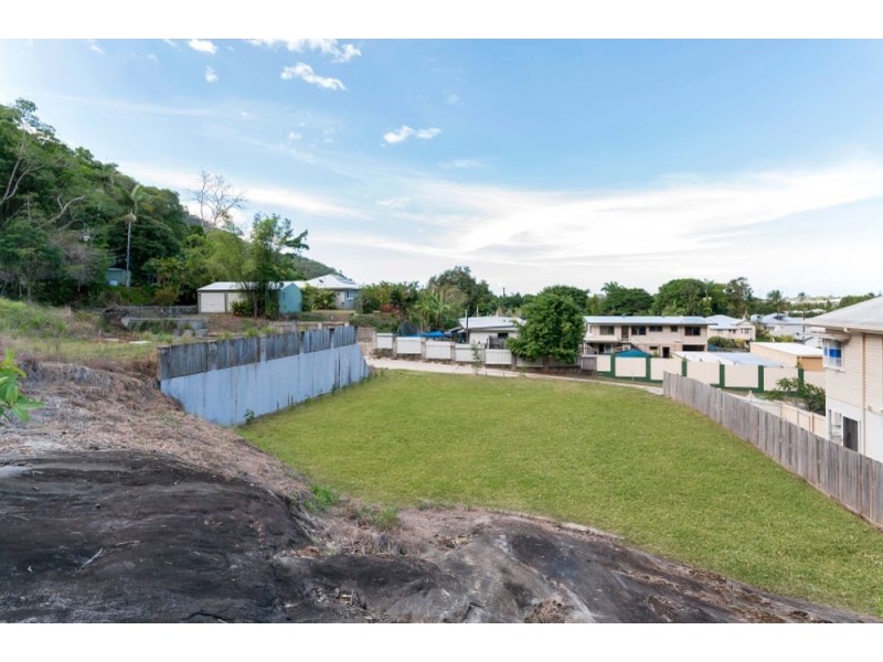 6 Hillside Close, Aeroglen QLD 4870