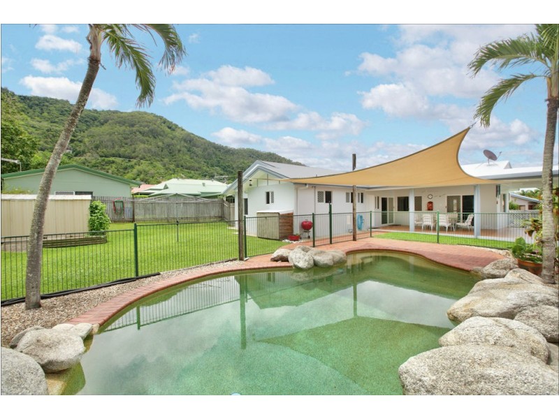 1 Hymes Street, Kanimbla QLD 4870