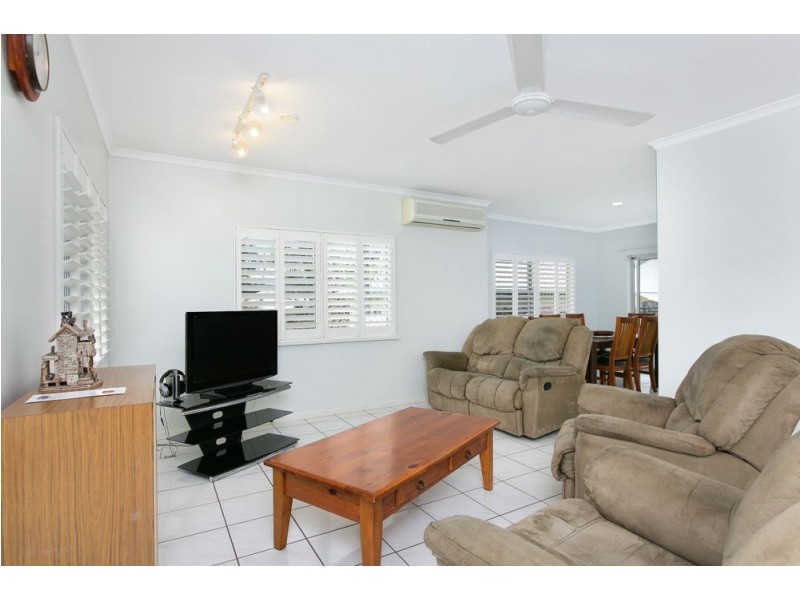 1 Hymes Street, Kanimbla QLD 4870