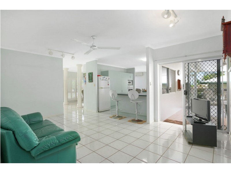 1 Hymes Street, Kanimbla QLD 4870