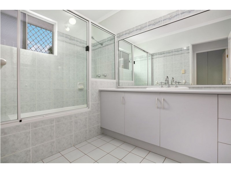 1 Hymes Street, Kanimbla QLD 4870