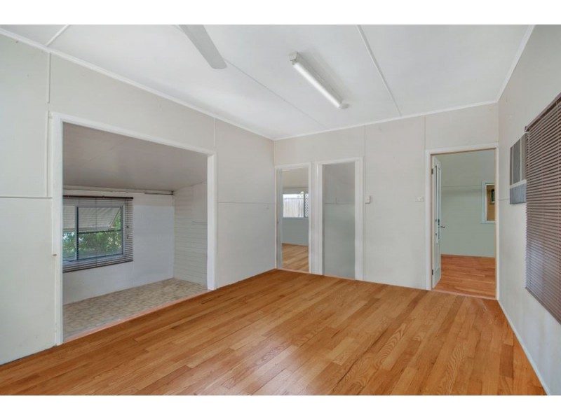 17 Toogood Road, Woree QLD 4868