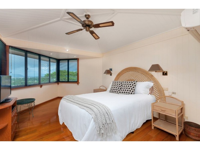 2 Price Close, Edge Hill QLD 4870