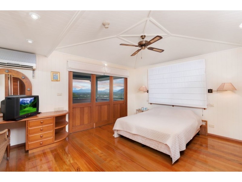 2 Price Close, Edge Hill QLD 4870