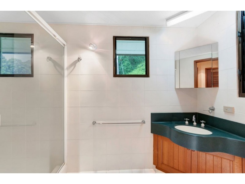 2 Price Close, Edge Hill QLD 4870