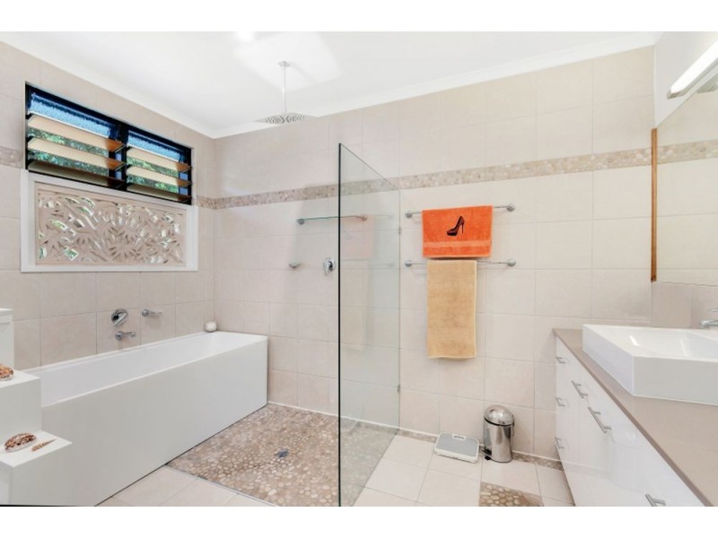 4 Stoney Creek Road, Kamerunga QLD 4870