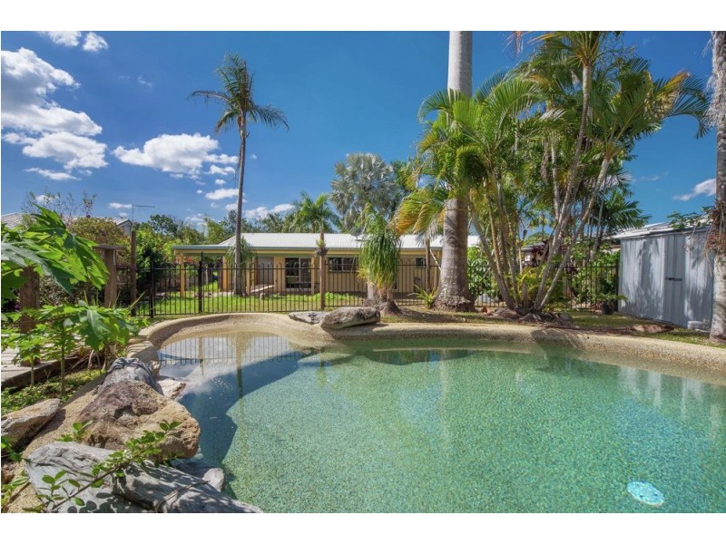 42 Bathurst Drive, Bentley Park QLD 4869